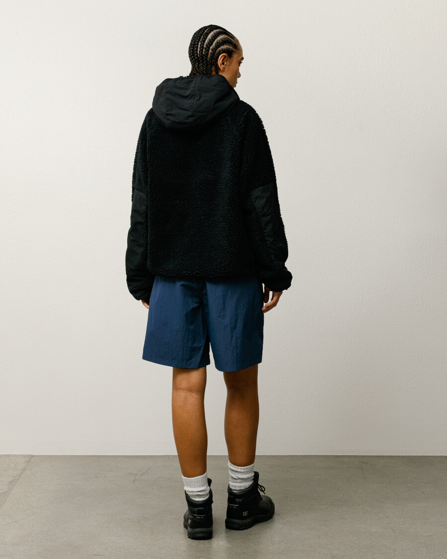 kapuzenjacke mit sherpa-einsätzen